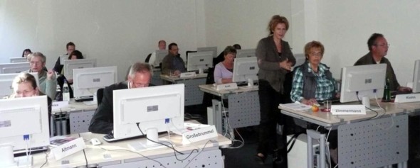 Seminar-Teilnehmer bei der Arbeit