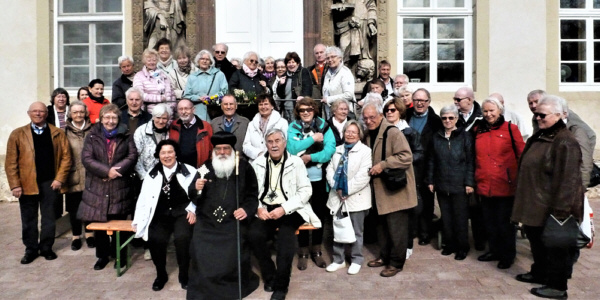 Bischof Anba Damian im Kreise der BRH_Gruppe Bischof Anba Damian im Kreise der BRH_Gruppe