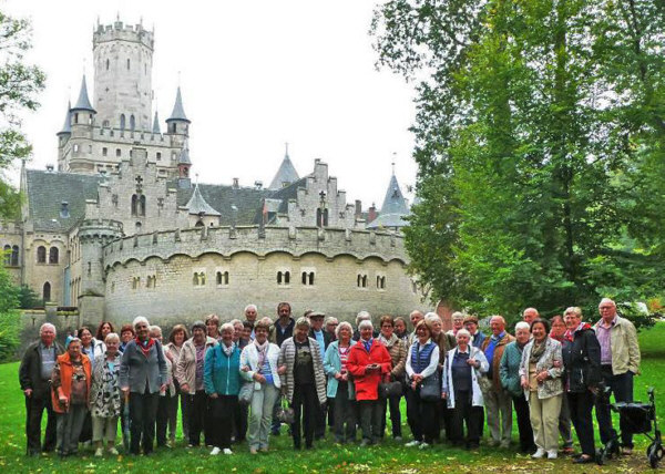 vor Schloss Marienburg vor Schloss Marienburg