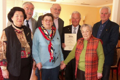 Klaus Pantförder mit Baldur Wulf im Kreis des Vorstandes