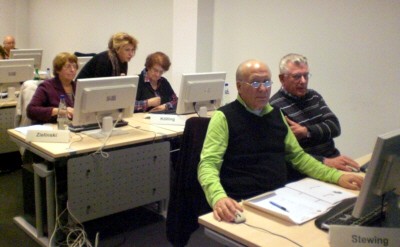 Seminarteilnehmer bei der Arbeit Seminarteilnehmer bei der Arbeit