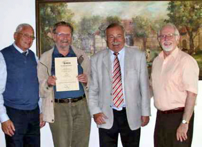 Hajo Keller mit Gratulanten