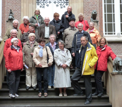 Die Teilnehmer vor Schloss Moyland
